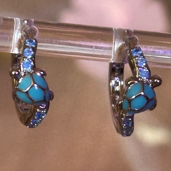 Turtle SS S925 with 10 Blue Rhinestones Appx 1/2in.